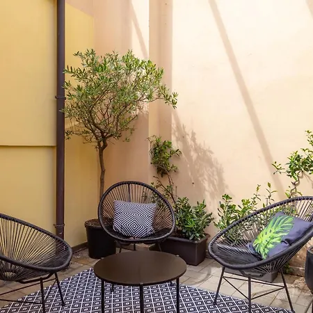 Luxury 350 Sq Mt Flat With Terrace 아파트 *